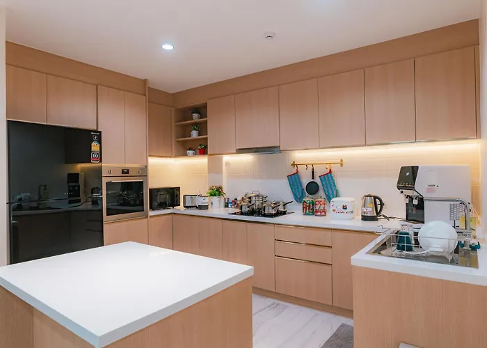 Prime Sukhumvit Modern Home, Phrom Phong Bts, Em District, Up To 14 Guests *